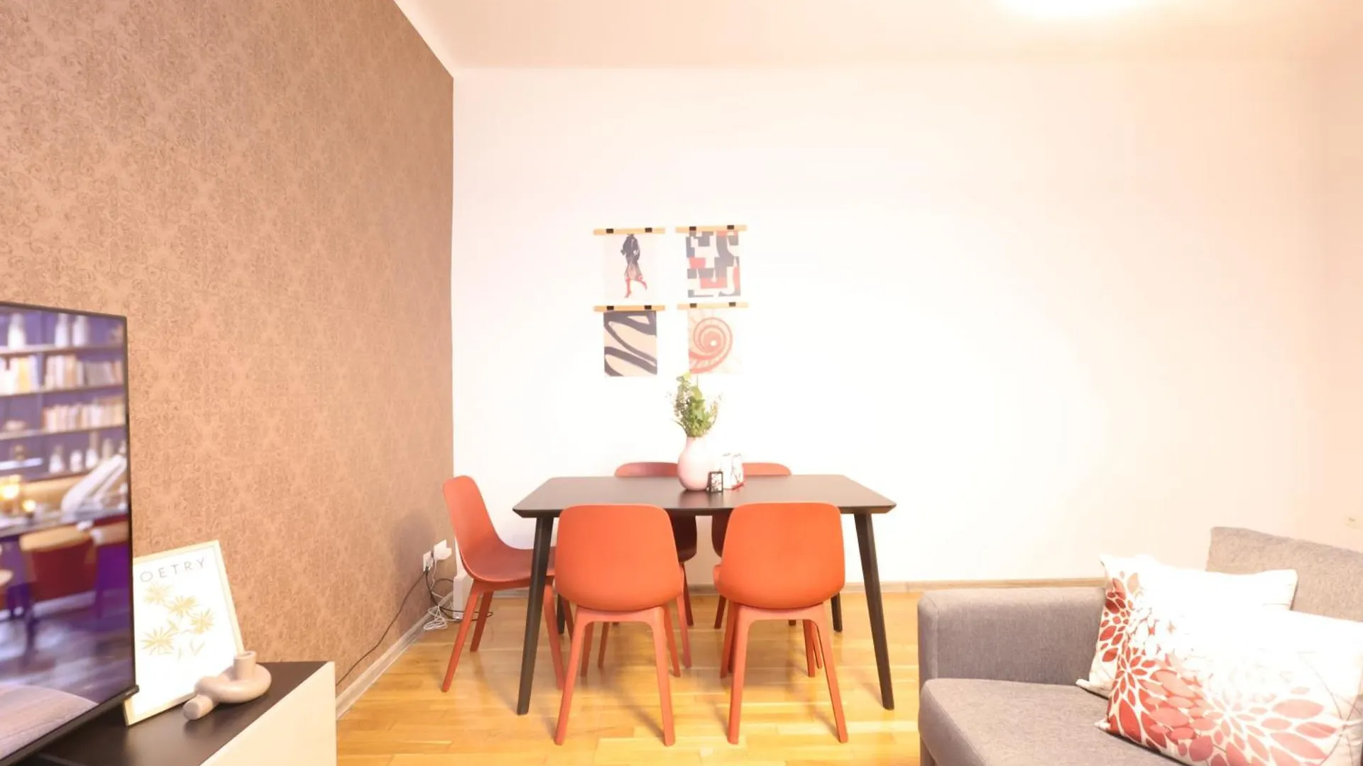 Ruby Holiday Home With Patio Vienna